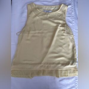 Sleeveless yellow top